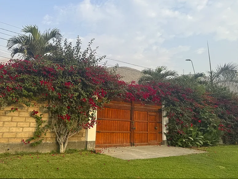 Estacionamiento privado para tu comodidad en nuestra Casa de Campo en Cieneguilla.